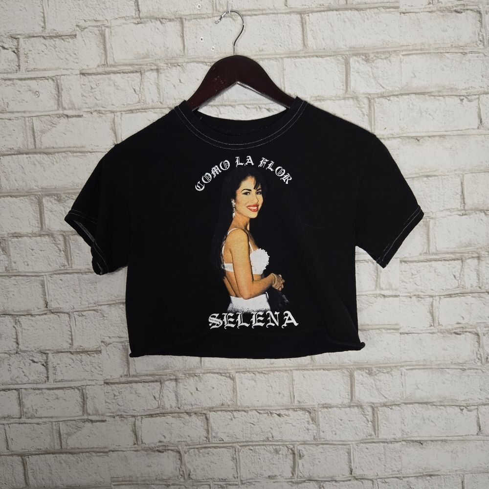 Selena graphic crop tee